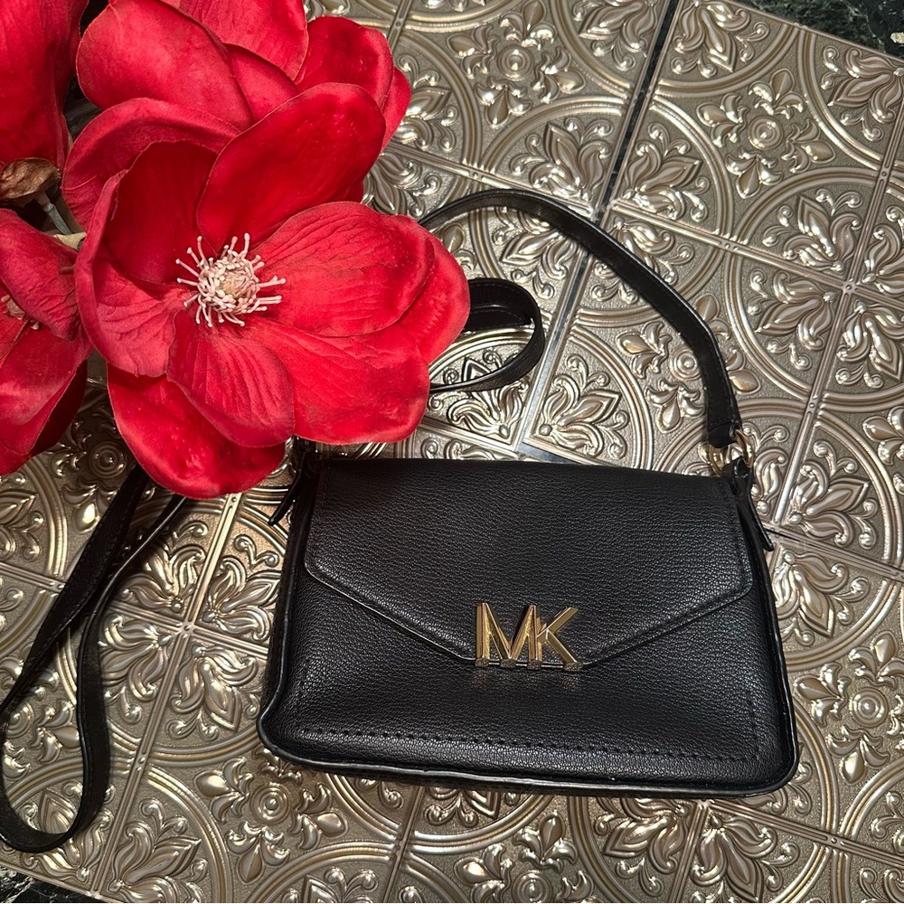 🔥FLASH SALE🌹Michael Kors Black Small Sylvia Crossbody Bag with Gold Logo